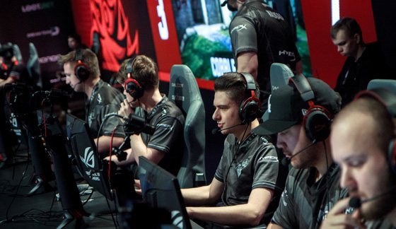 舞台上熠熠 舞台上熠熠