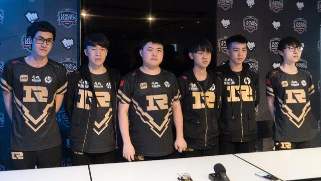 一边是主帅 一边是主帅