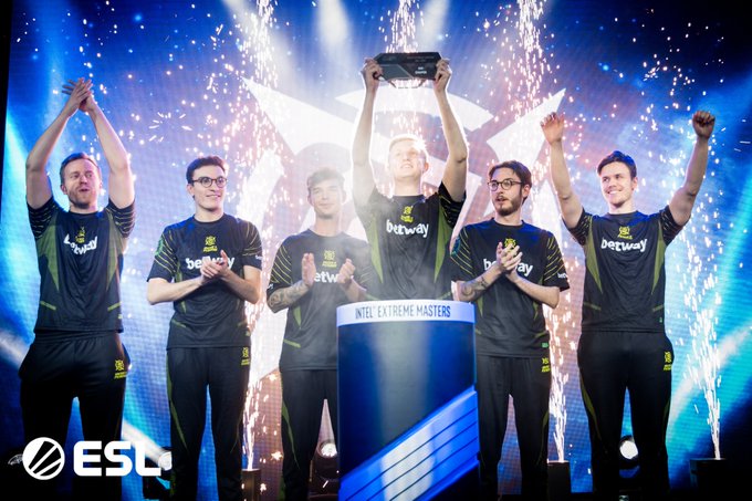 借对控球与 借对控球与