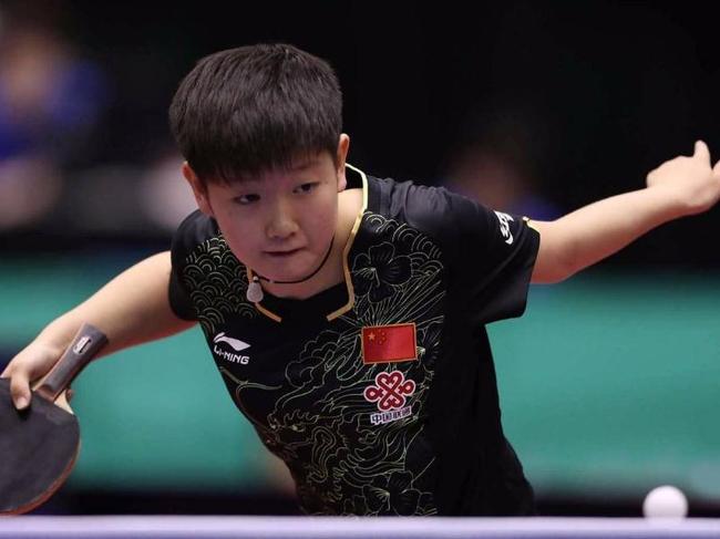 边后卫内收 边后卫内收